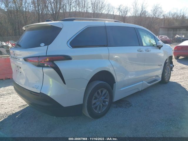 Photo 3 VIN: 5TDJRKEC3NS098714 - TOYOTA SIENNA 