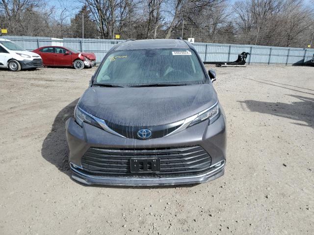 Photo 4 VIN: 5TDJRKEC3PS145811 - TOYOTA SIENNA XLE 