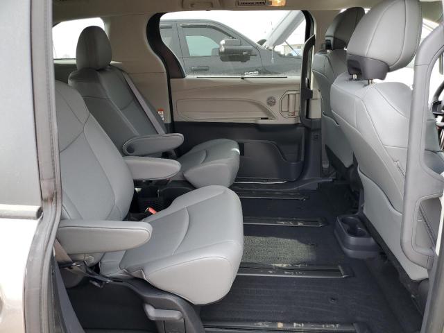 Photo 9 VIN: 5TDJRKEC3PS145811 - TOYOTA SIENNA XLE 