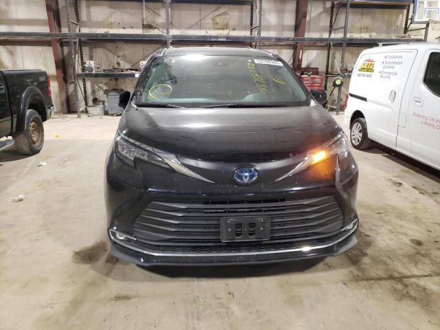 Photo 4 VIN: 5TDJRKEC4MS062304 - TOYOTA SIENNA XLE 