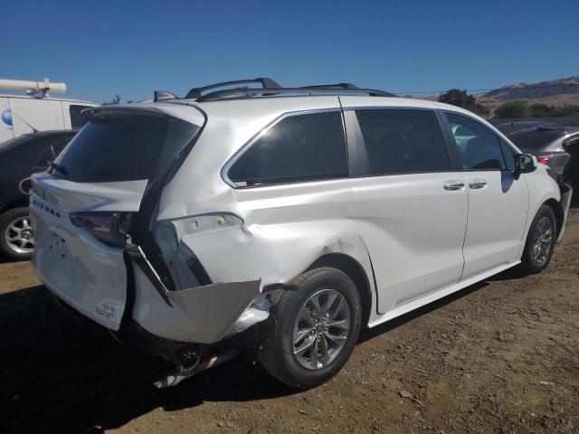 Photo 2 VIN: 5TDJRKEC4PS138284 - TOYOTA SIENNA XLE 