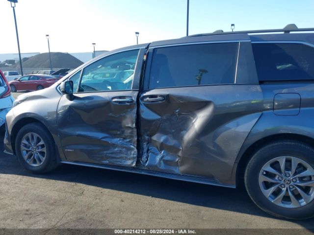 Photo 5 VIN: 5TDJRKEC5MS032616 - TOYOTA SIENNA 