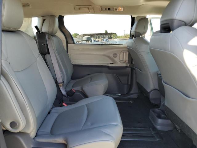 Photo 10 VIN: 5TDJRKEC5MS062960 - TOYOTA SIENNA XLE 