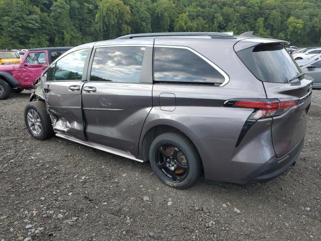 Photo 1 VIN: 5TDJRKEC5MS068158 - TOYOTA SIENNA XLE 