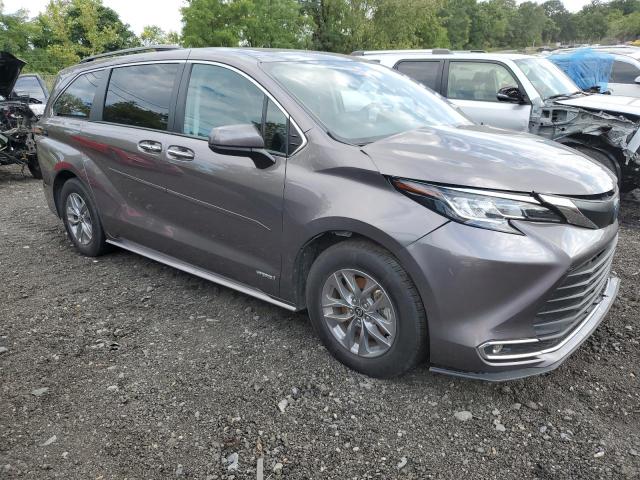 Photo 3 VIN: 5TDJRKEC5MS068158 - TOYOTA SIENNA XLE 