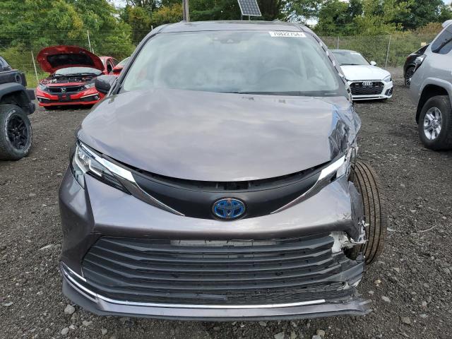 Photo 4 VIN: 5TDJRKEC5MS068158 - TOYOTA SIENNA XLE 