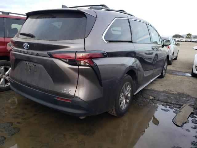 Photo 2 VIN: 5TDJRKEC5NS096429 - TOYOTA SIENNA XLE 