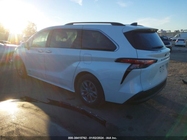 Photo 2 VIN: 5TDJRKEC6MS006395 - TOYOTA SIENNA 