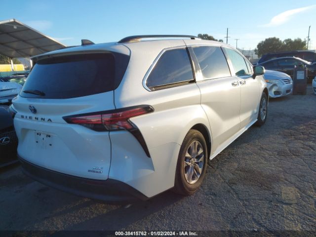 Photo 3 VIN: 5TDJRKEC6MS006395 - TOYOTA SIENNA 