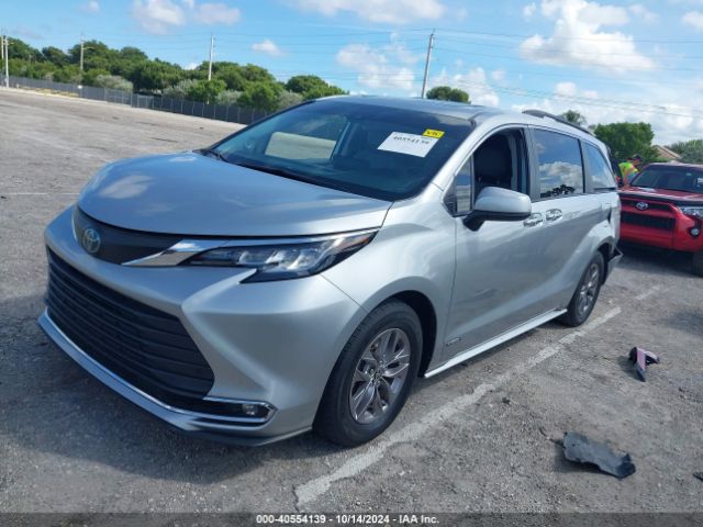 Photo 1 VIN: 5TDJRKEC9MS027015 - TOYOTA SIENNA 