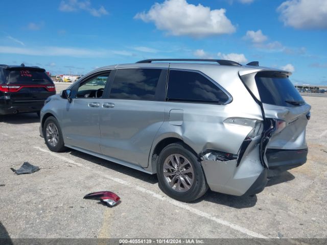 Photo 2 VIN: 5TDJRKEC9MS027015 - TOYOTA SIENNA 