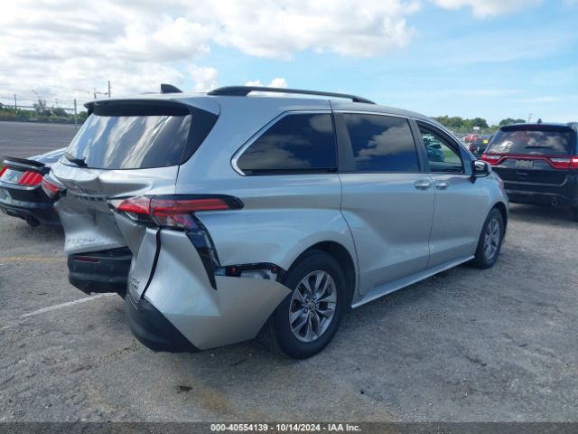 Photo 3 VIN: 5TDJRKEC9MS027015 - TOYOTA SIENNA 