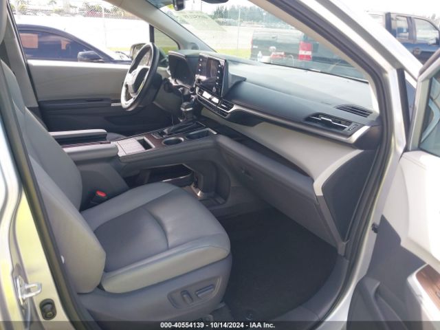 Photo 4 VIN: 5TDJRKEC9MS027015 - TOYOTA SIENNA 