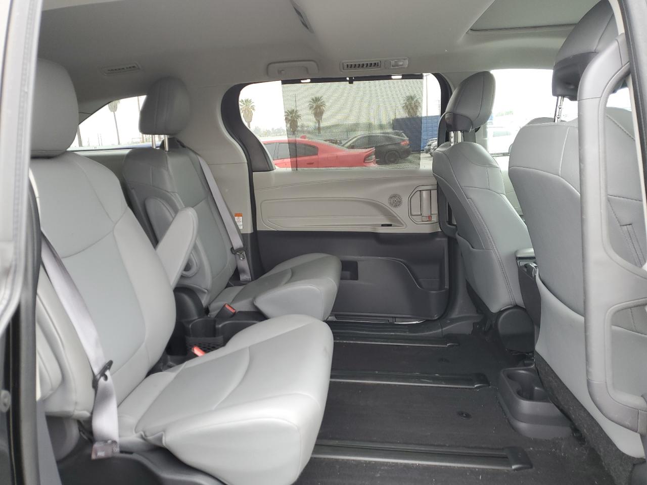 Photo 10 VIN: 5TDJRKEC9NS094859 - TOYOTA SIENNA 