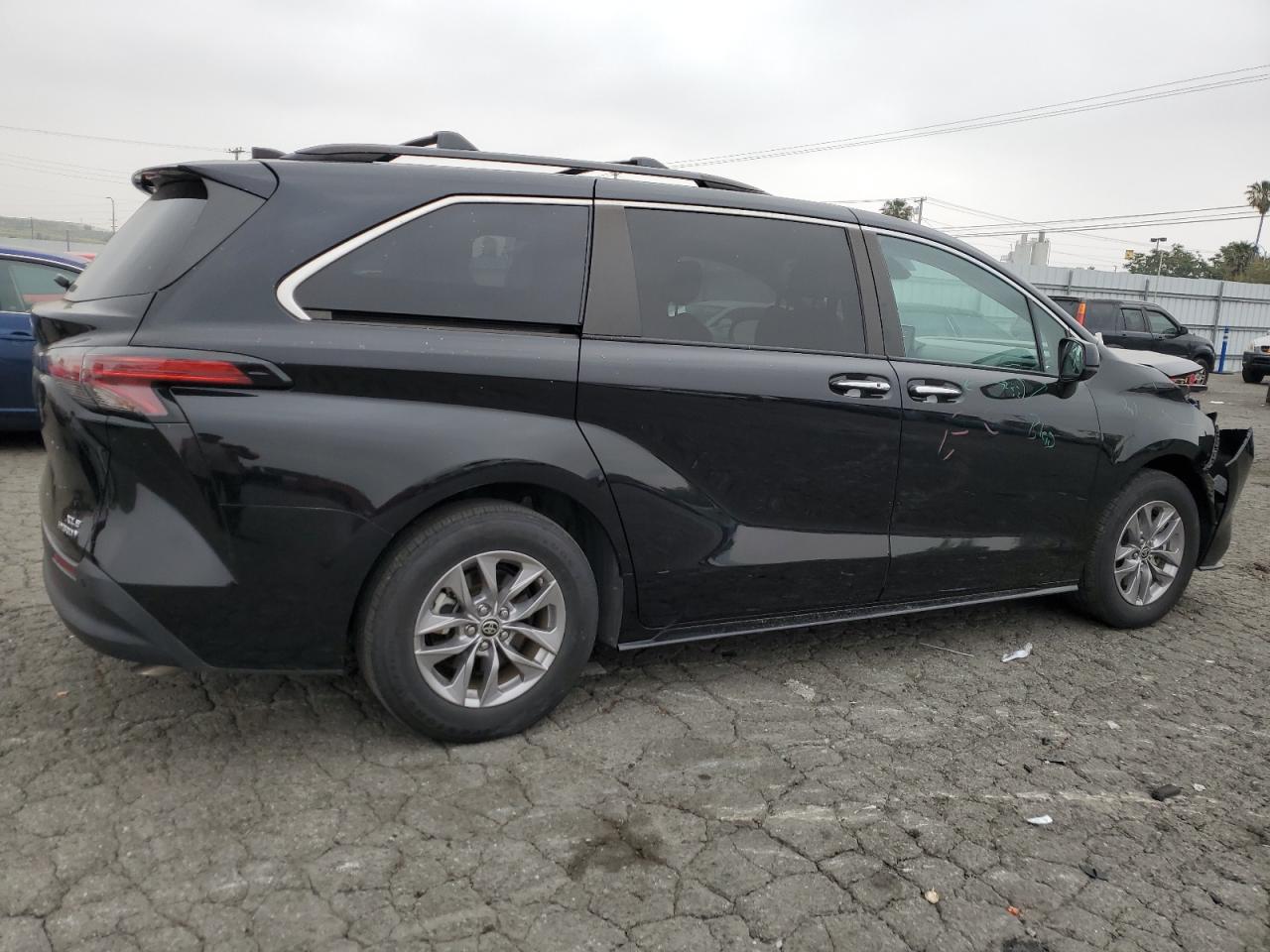 Photo 2 VIN: 5TDJRKEC9NS094859 - TOYOTA SIENNA 