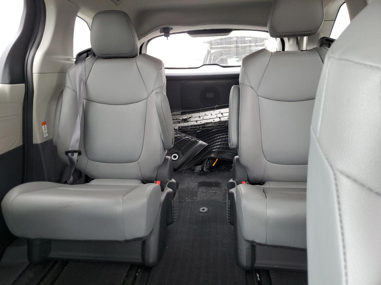 Photo 9 VIN: 5TDJRKEC9NS094859 - TOYOTA SIENNA 