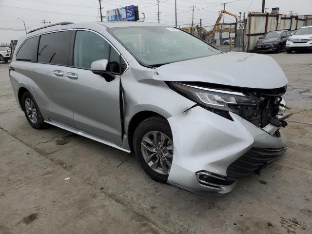 Photo 3 VIN: 5TDJRKEC9NS094893 - TOYOTA SIENNA XLE 