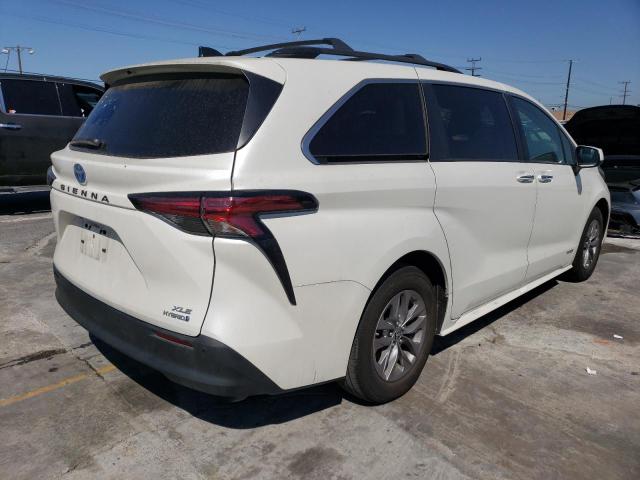 Photo 2 VIN: 5TDJRKECXMS005430 - TOYOTA SIENNA XLE 