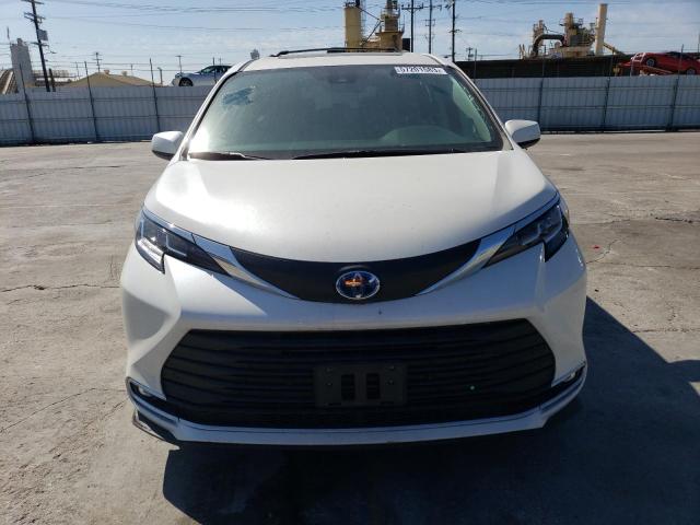 Photo 4 VIN: 5TDJRKECXMS005430 - TOYOTA SIENNA XLE 