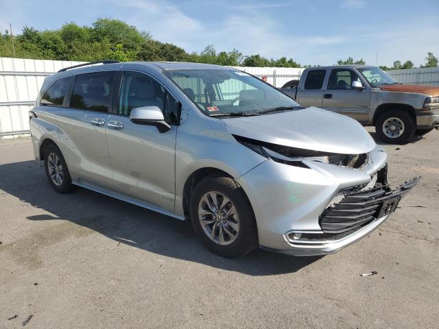 Photo 3 VIN: 5TDJRKECXMS025872 - TOYOTA SIENNA XLE 