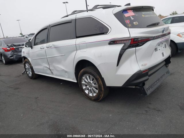 Photo 2 VIN: 5TDJRKECXNS126962 - TOYOTA SIENNA 