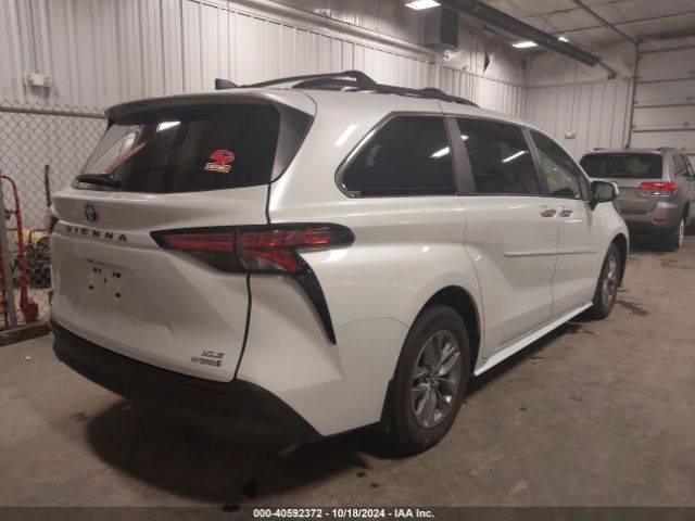 Photo 3 VIN: 5TDJSKFC0NS057010 - TOYOTA SIENNA 