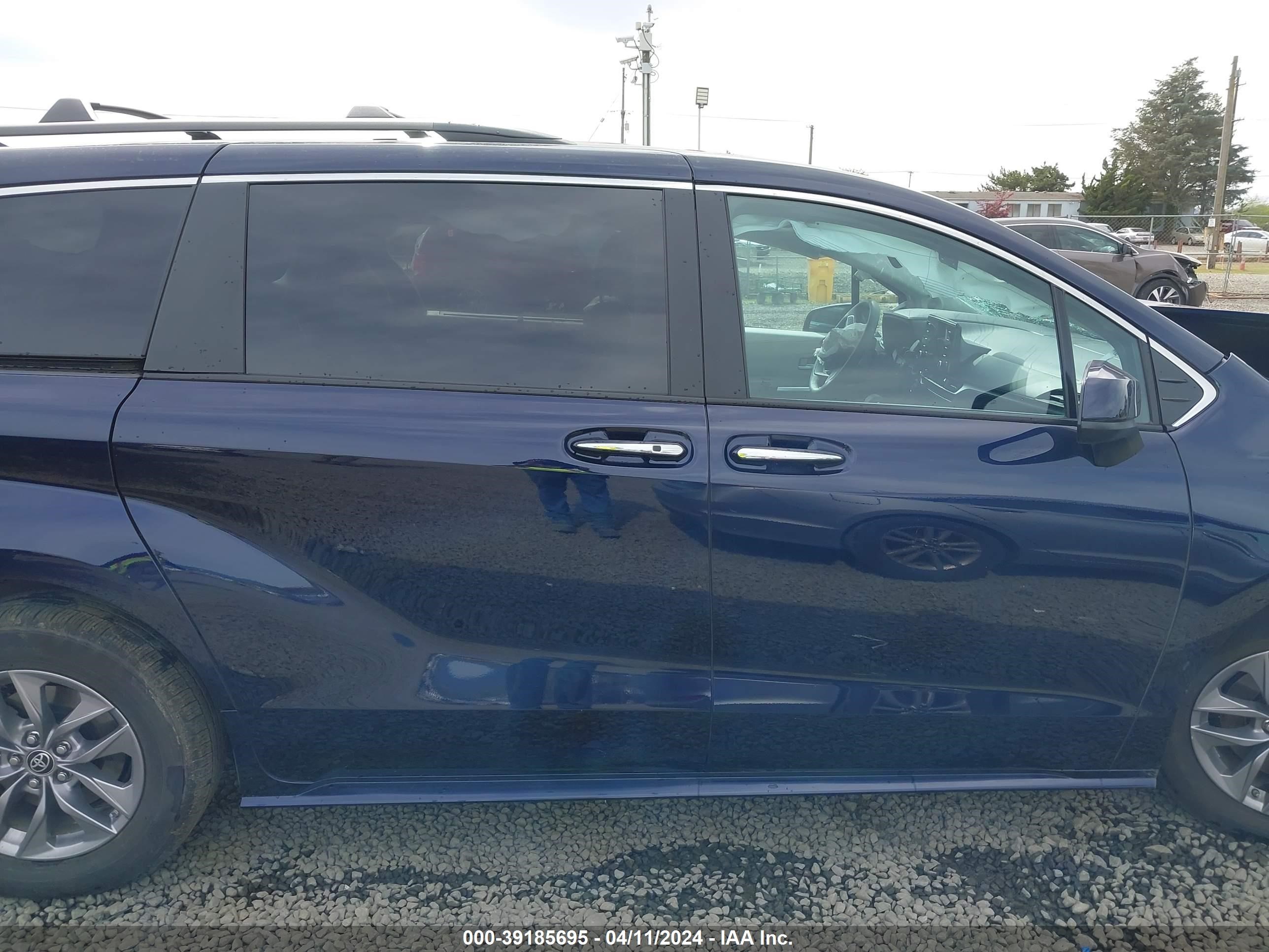 Photo 12 VIN: 5TDJSKFC9RS116528 - TOYOTA SIENNA 