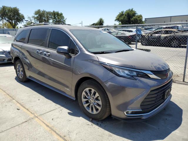 Photo 3 VIN: 5TDJSKFCXMS006161 - TOYOTA SIENNA XLE 