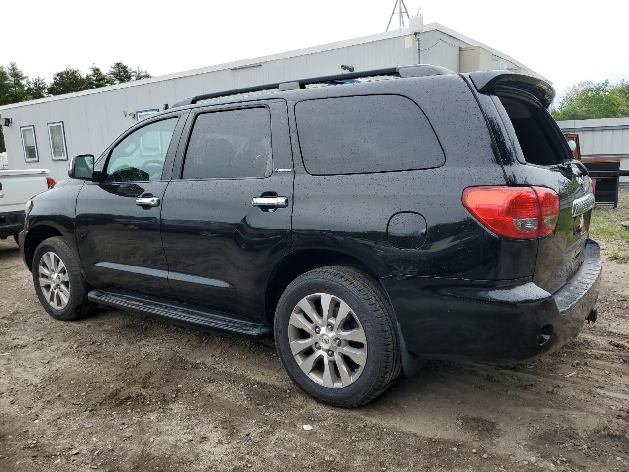 Photo 1 VIN: 5TDJY5G10BS055461 - TOYOTA SEQUOIA 