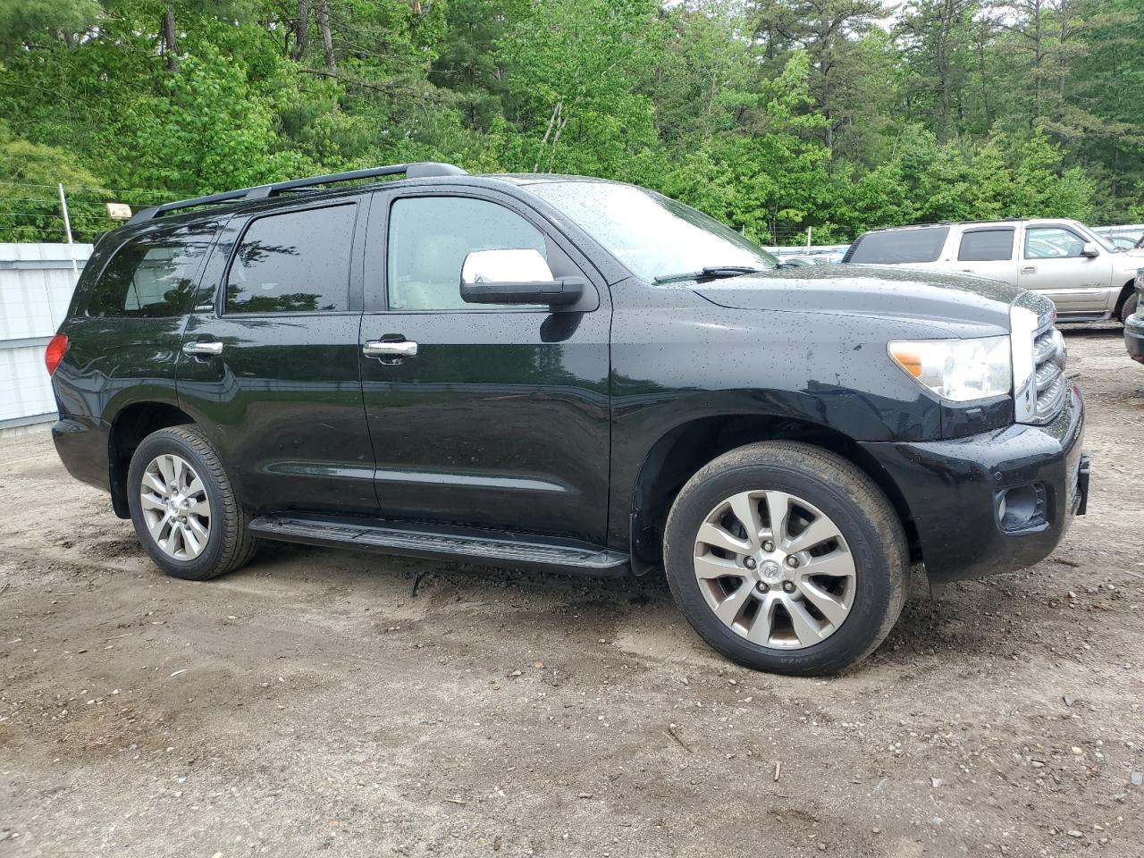 Photo 3 VIN: 5TDJY5G10BS055461 - TOYOTA SEQUOIA 