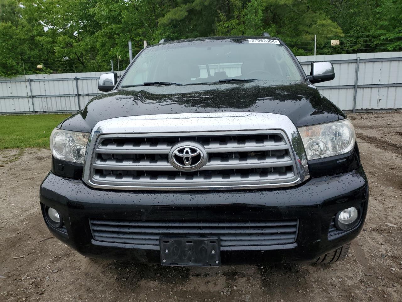 Photo 4 VIN: 5TDJY5G10BS055461 - TOYOTA SEQUOIA 