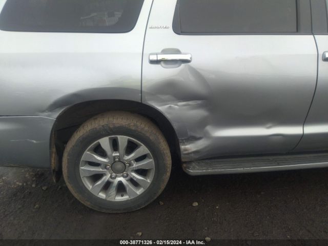 Photo 5 VIN: 5TDJY5G15AS034653 - TOYOTA SEQUOIA 