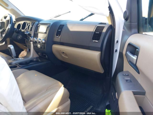 Photo 4 VIN: 5TDJY5G15HS153278 - TOYOTA SEQUOIA 