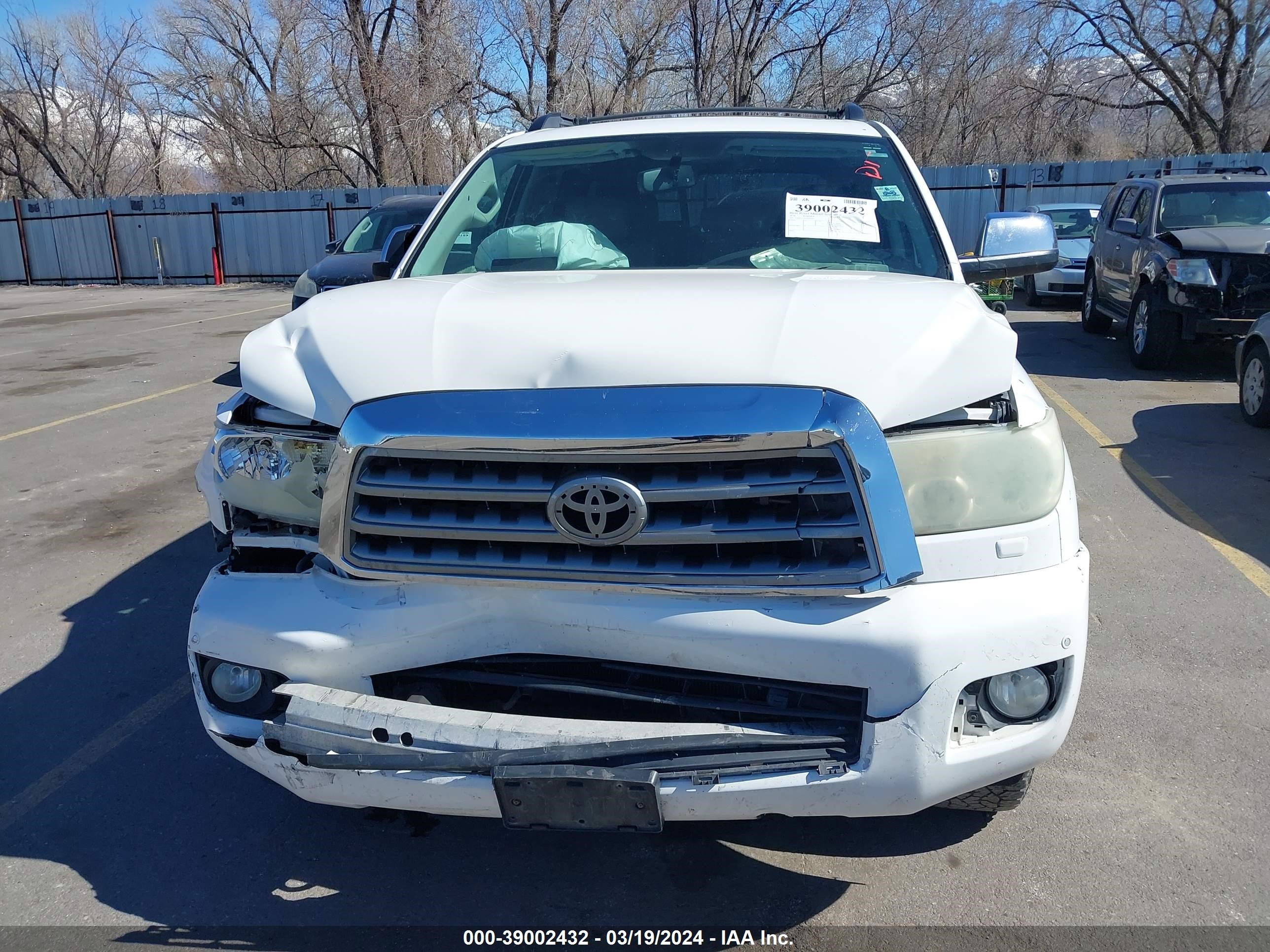 Photo 11 VIN: 5TDJY5G17AS030345 - TOYOTA SEQUOIA 