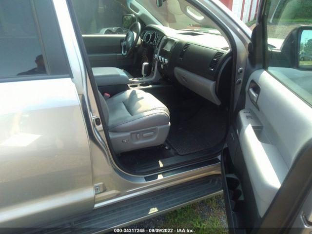 Photo 4 VIN: 5TDJY5G18CS071201 - TOYOTA SEQUOIA 