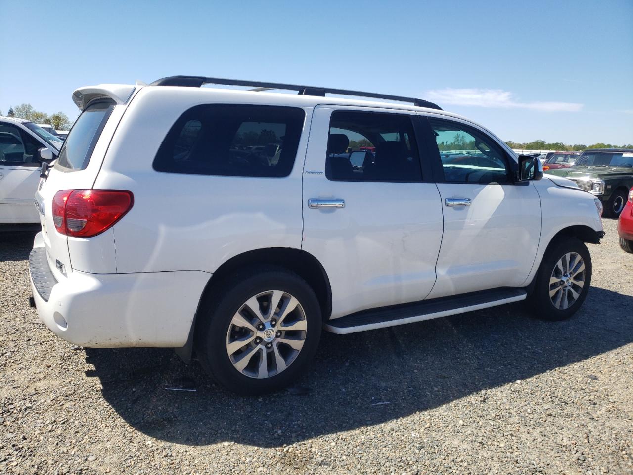 Photo 2 VIN: 5TDJY5G1XGS144462 - TOYOTA SEQUOIA 