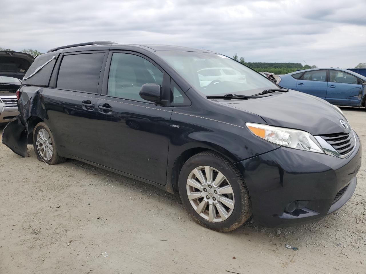 Photo 3 VIN: 5TDJZ3DC0HS163496 - TOYOTA SIENNA 