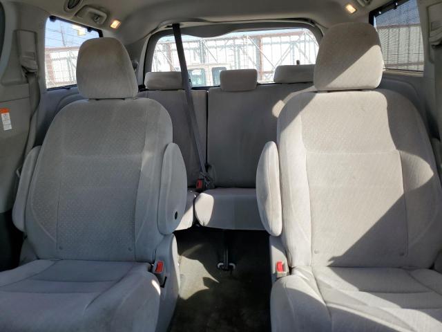 Photo 9 VIN: 5TDJZ3DC0HS171758 - TOYOTA SIENNA LE 