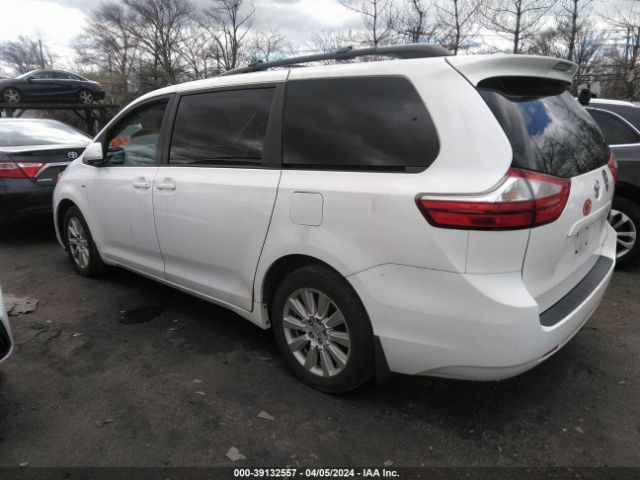 Photo 2 VIN: 5TDJZ3DC0HS180489 - TOYOTA SIENNA 