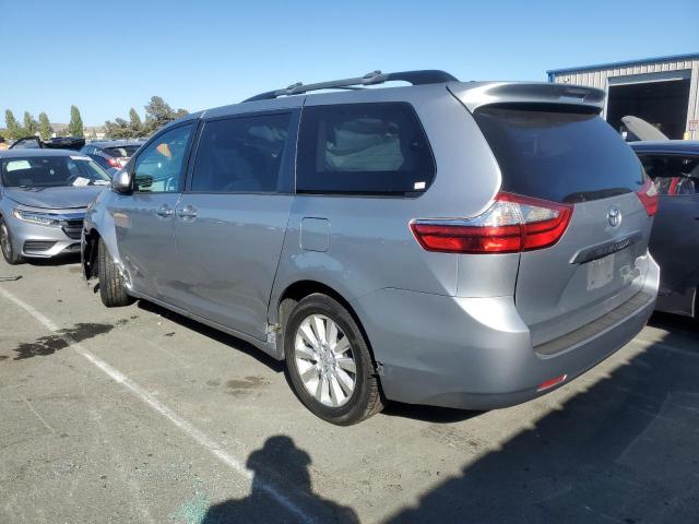 Photo 1 VIN: 5TDJZ3DC1HS152667 - TOYOTA SIENNA LE 