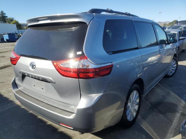 Photo 2 VIN: 5TDJZ3DC1HS152667 - TOYOTA SIENNA LE 