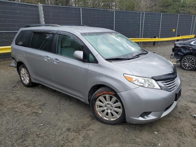 Photo 3 VIN: 5TDJZ3DC1HS164933 - TOYOTA SIENNA LE 