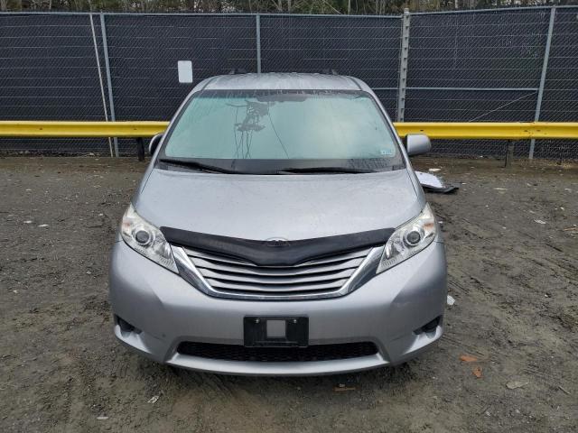 Photo 4 VIN: 5TDJZ3DC1HS164933 - TOYOTA SIENNA LE 