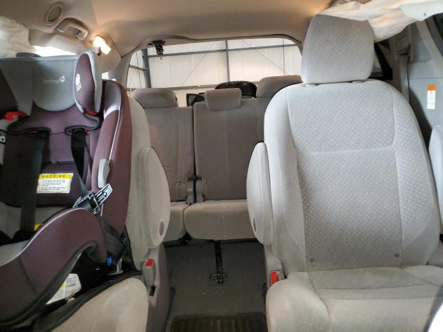 Photo 9 VIN: 5TDJZ3DC1HS173678 - TOYOTA SIENNA LE 