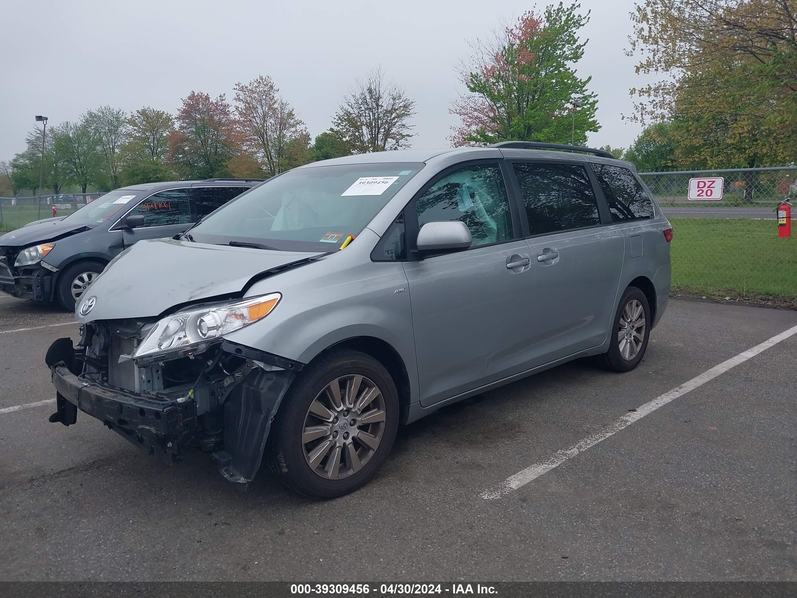 Photo 1 VIN: 5TDJZ3DC1HS182185 - TOYOTA SIENNA 