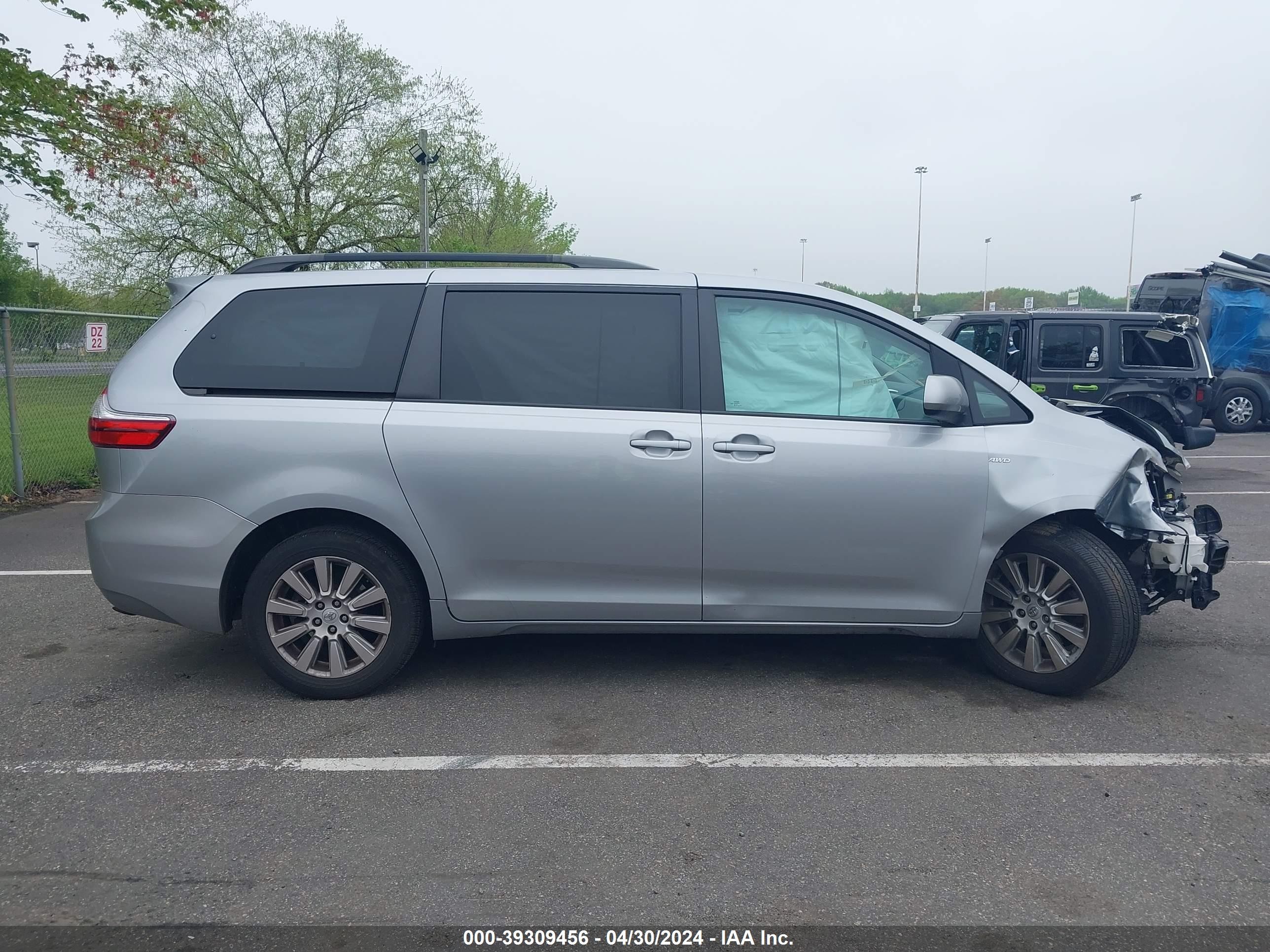 Photo 11 VIN: 5TDJZ3DC1HS182185 - TOYOTA SIENNA 