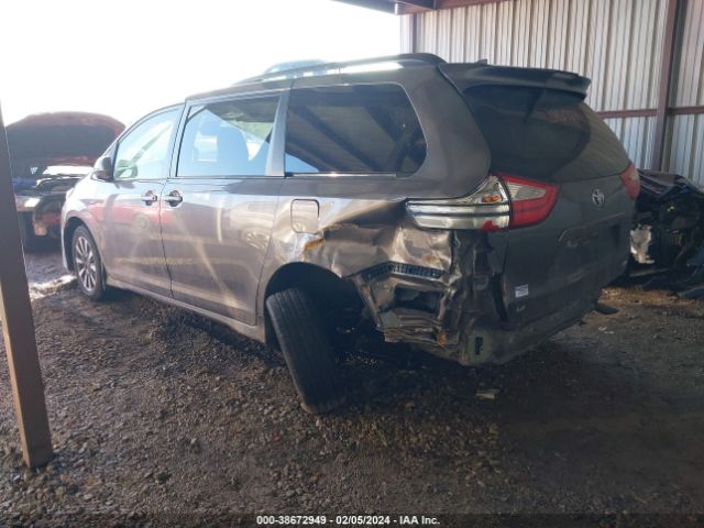 Photo 2 VIN: 5TDJZ3DC1JS190440 - TOYOTA SIENNA 