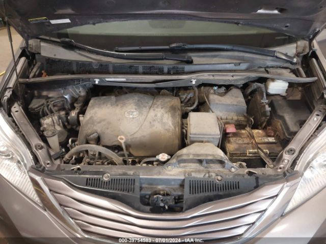 Photo 9 VIN: 5TDJZ3DC2HS155965 - TOYOTA SIENNA 