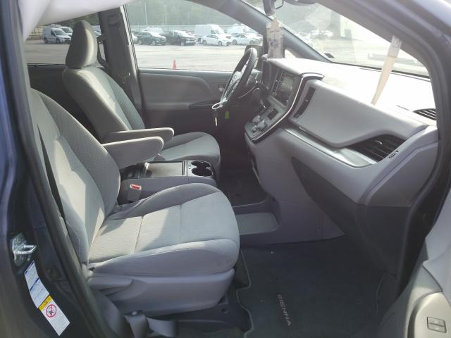 Photo 4 VIN: 5TDJZ3DC2JS190446 - TOYOTA SIENNA LE 