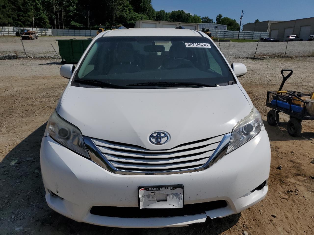 Photo 4 VIN: 5TDJZ3DC3HS164187 - TOYOTA SIENNA 